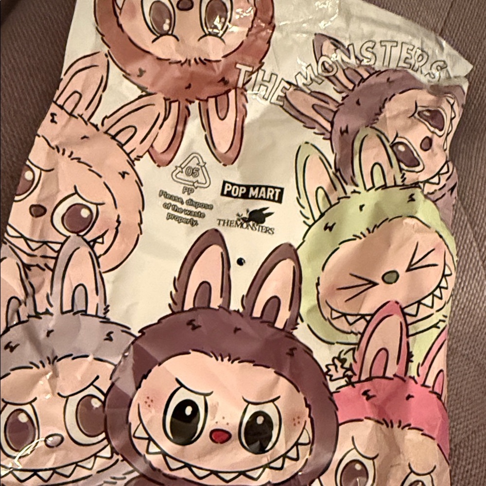 The Monsters Macarons Labubu - Picture 3 of 4